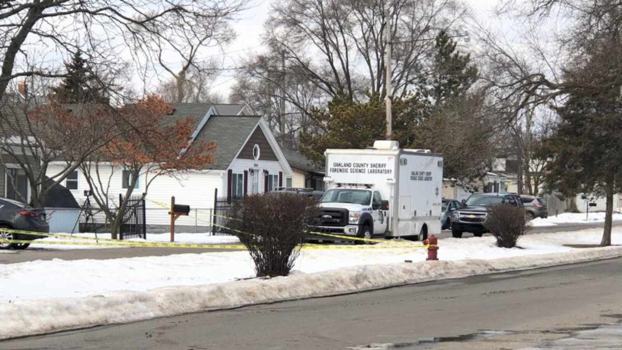 4 family members found dead in Keego Harbor home in apparent...